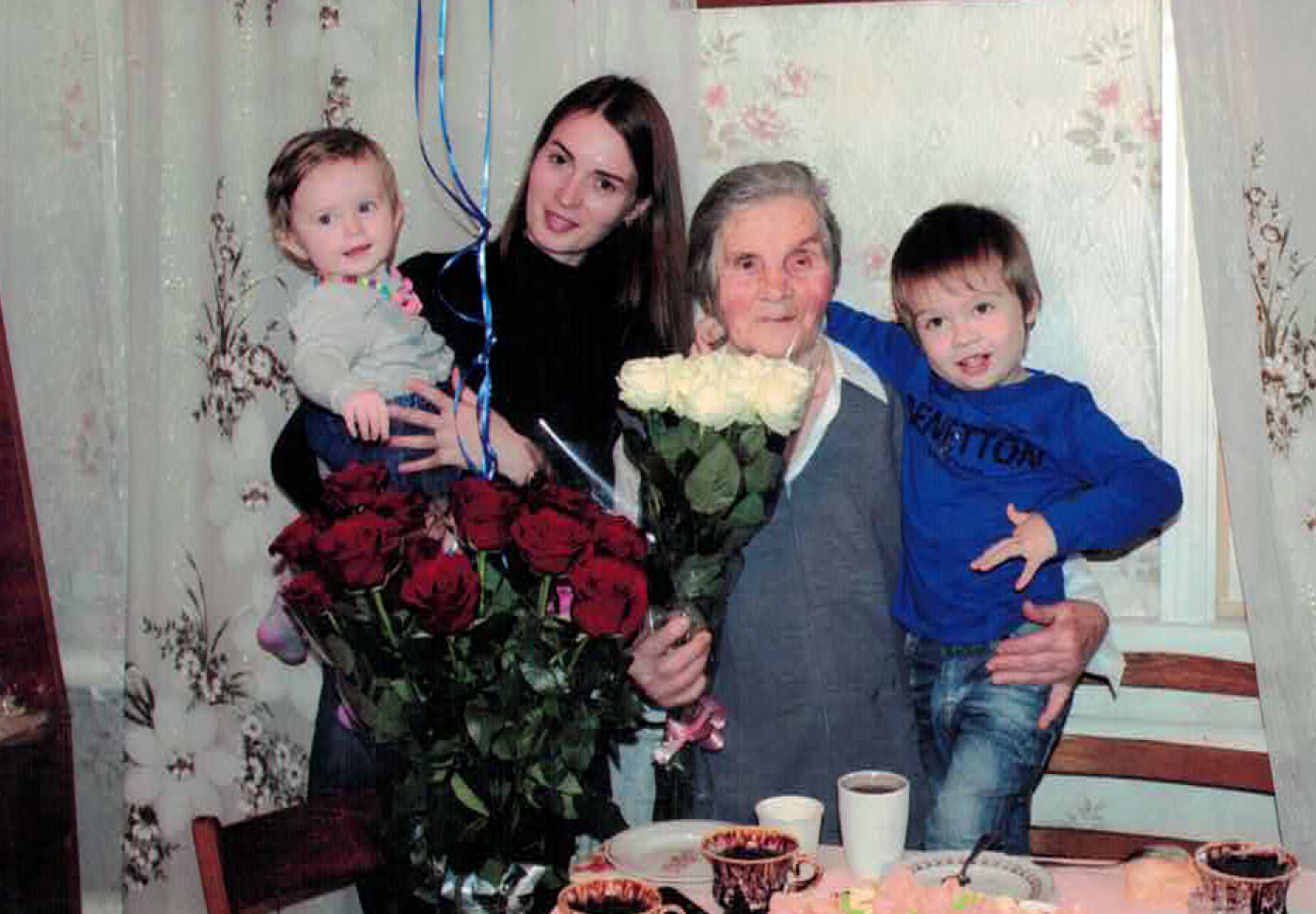 Мария Мироновна с внучкой и правнуками Мария Мироновна с внучкой и правнуками