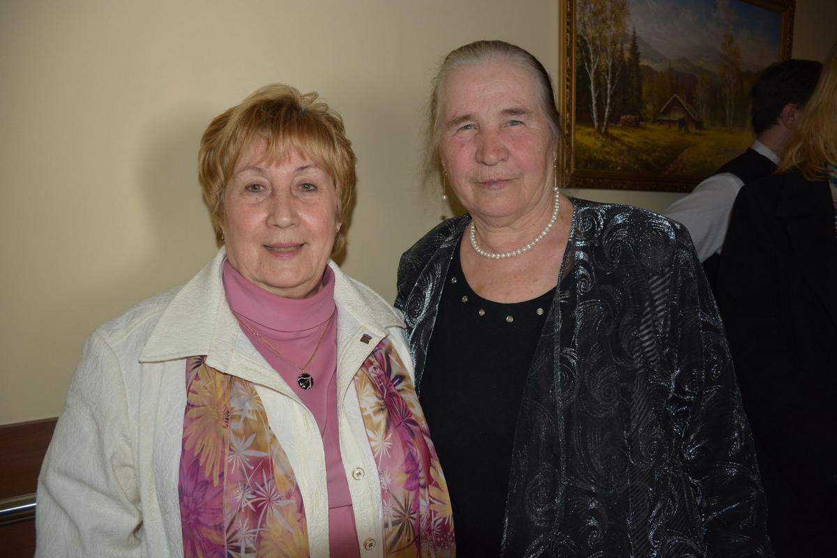 Валентина Васильевна вместе с сестрой Альбиной