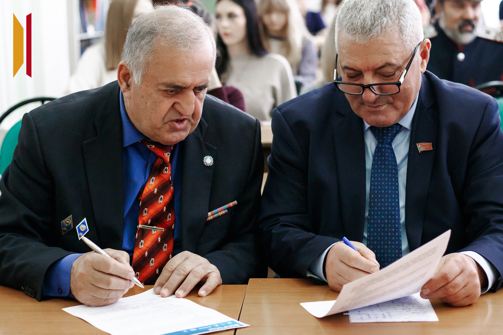 Руководитель региональной армянской общины Юрий Восконян и заместитель председателя Национальной палаты при губернаторе Воронежской области Ишхан Хачатрян