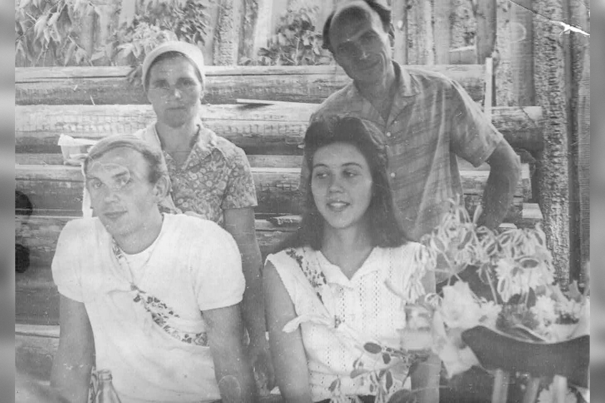 Мария Мироновна с супругом и детьми Мария Мироновна с супругом и детьми