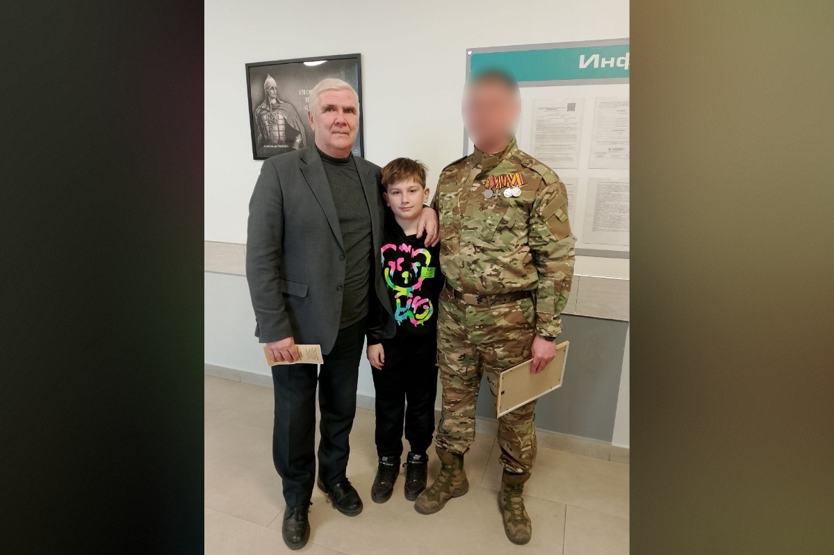 Александр Лобачев с сыном Денисом и внуком Русланом