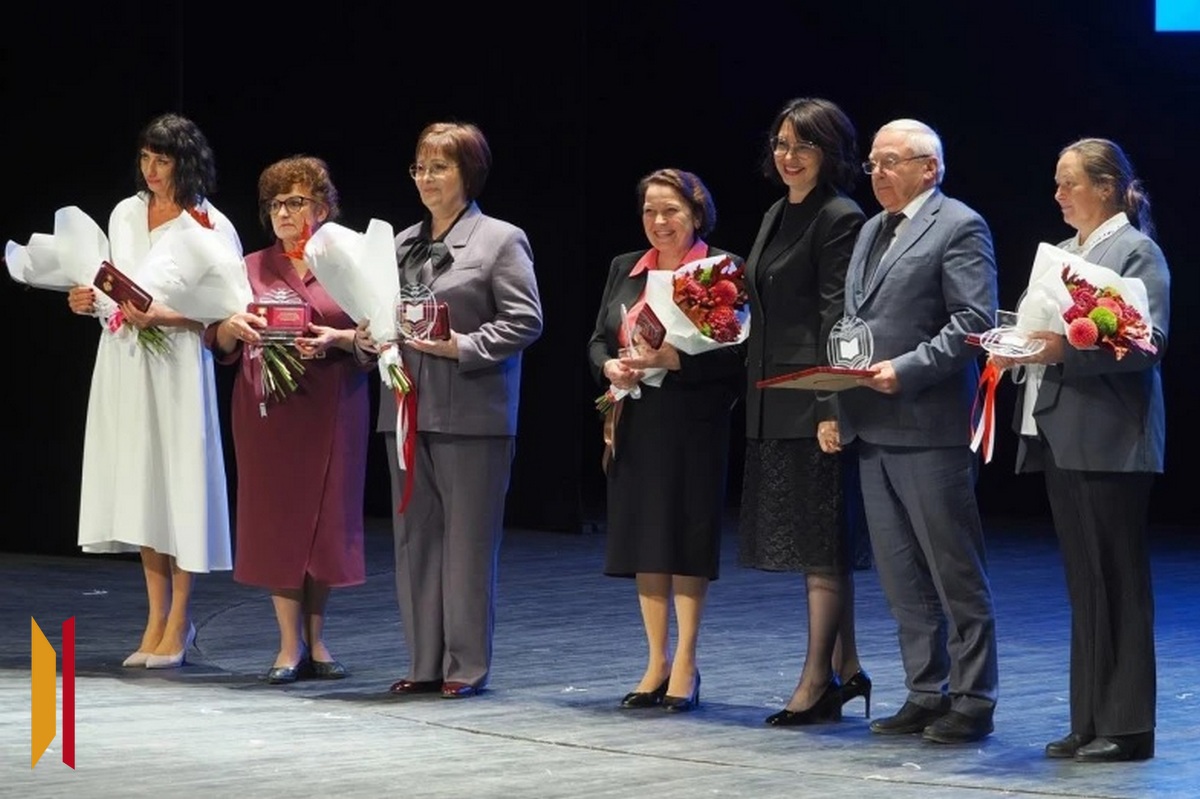 Валентине Колпоносовой вручили Почетный знак министерства образования региона «За заслуги в сфере образования Воронежской области» на торжественной церемонии, посвященной Дню учителя в Воронеже в 2025 году Валентине Колпоносовой вручили Почетный знак министерства образования региона «За заслуги в сфере образования Воронежской области» на торжественной церемонии, посвященной Дню учителя в Воронеже в 2025 году