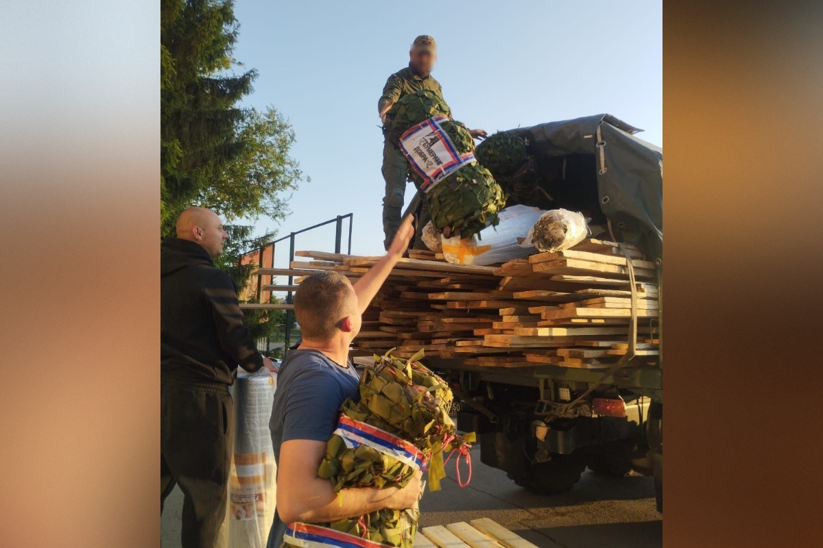 Летом этого года Владиславу удалось на несколько часов приехать домой — участники группы «Бумеранг добра», родственники и друзья командира штурмотряда  передали помощь для его подразделения    