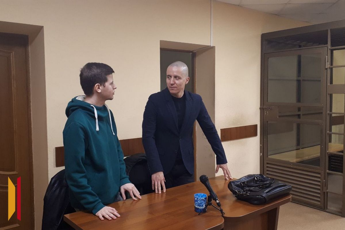 Денис Ерошенко и его адвокат
