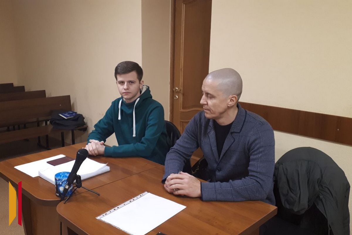 Денис Ерошенко с адвокатом