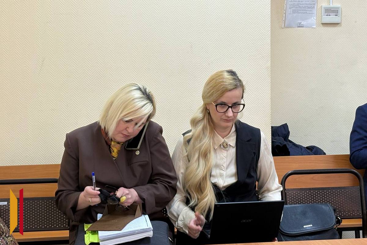 Нелли Овчаренко (справа) и ее адвокат Нелли Овчаренко (справа) и ее адвокат