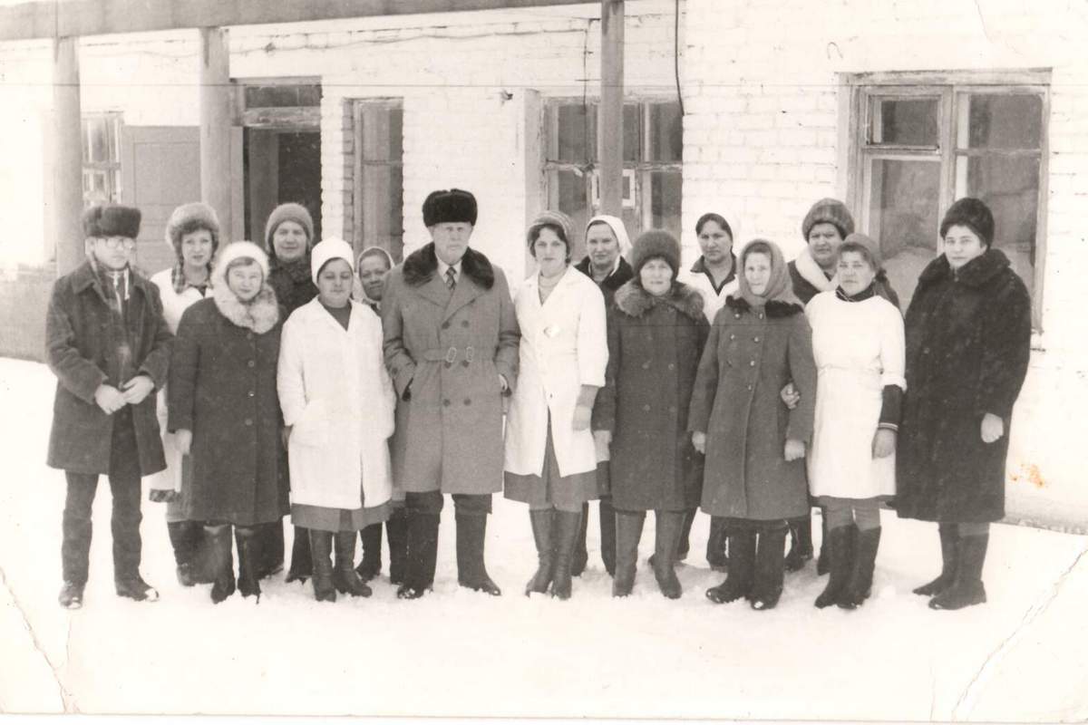 Герасим Первушин  (в центре) возглавлял медучреждение в селе 53 года
