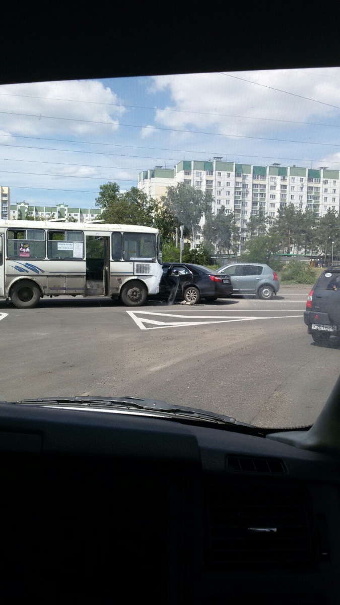 В Воронеже у нового железнодорожного переезда на Машмете столкнулись 3  машины