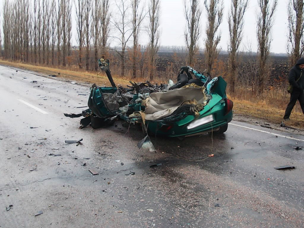 В Воронежской области Mazda врезалась в «КАМАЗ»: водитель иномарки погиб