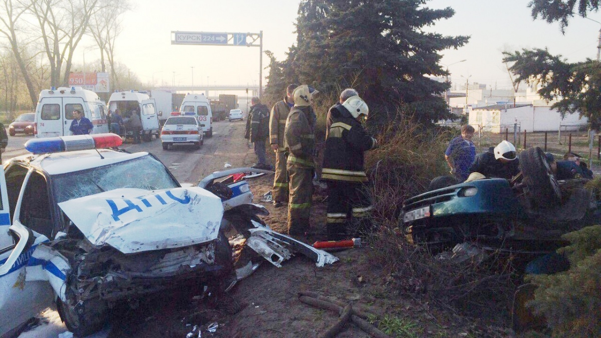 В Воронеже в аварии с участием автомобиля ГИБДД погиб человек