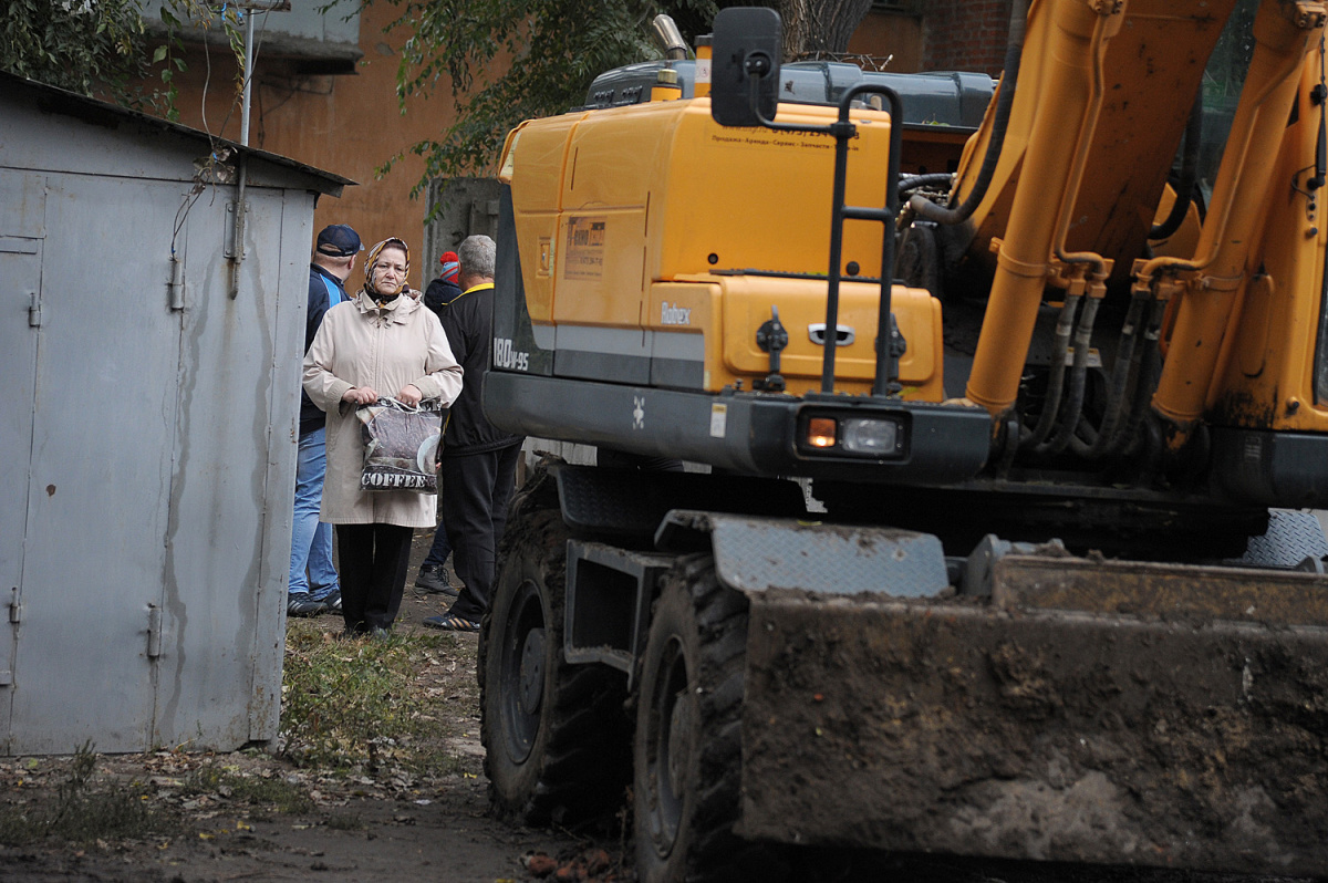 «Дайте хоть до лета дожить». Как в Воронеже сносят дворовые гаражи-сараи