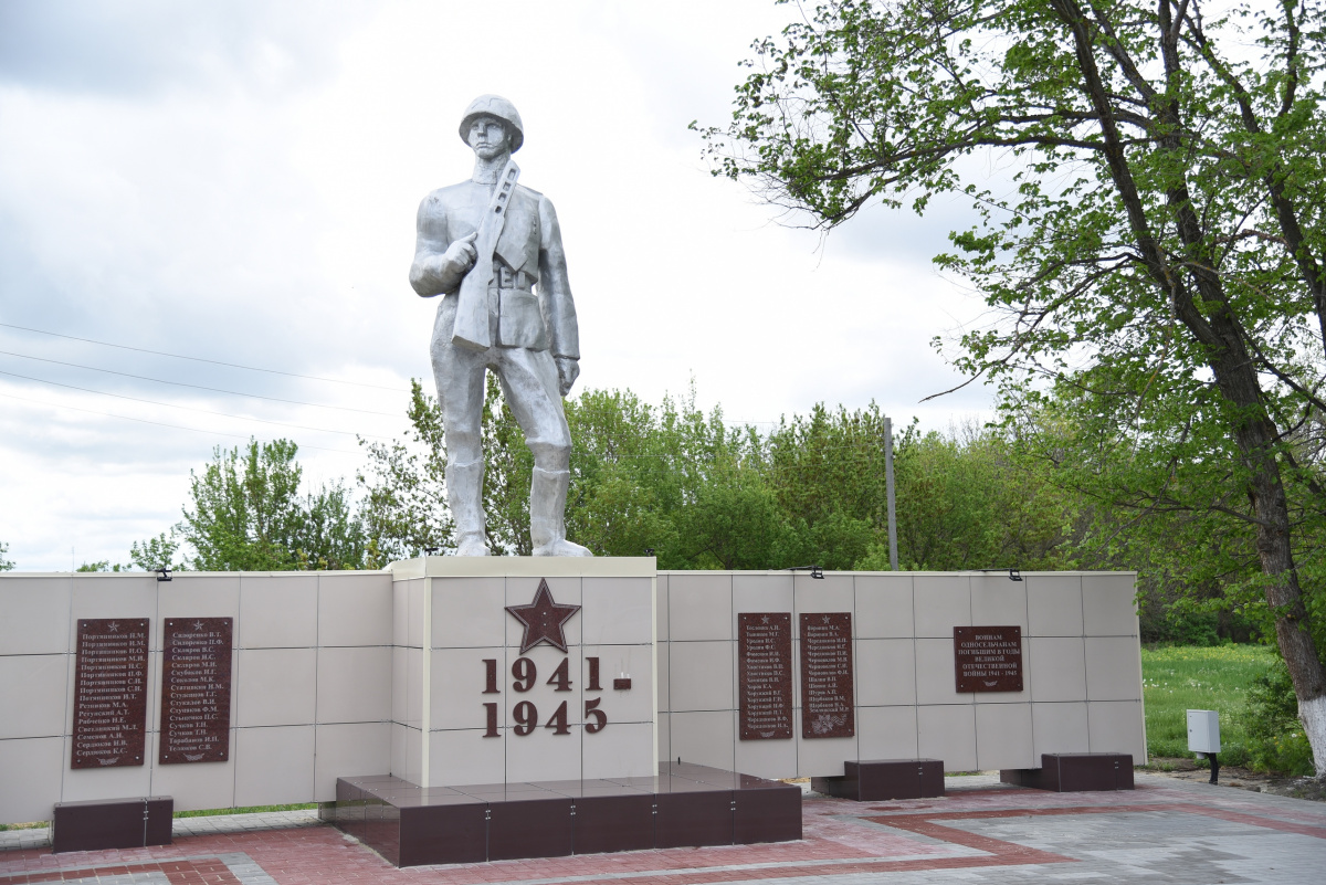 В новохоперской Пыховке отремонтировали памятник участникам Великой  Отечественной