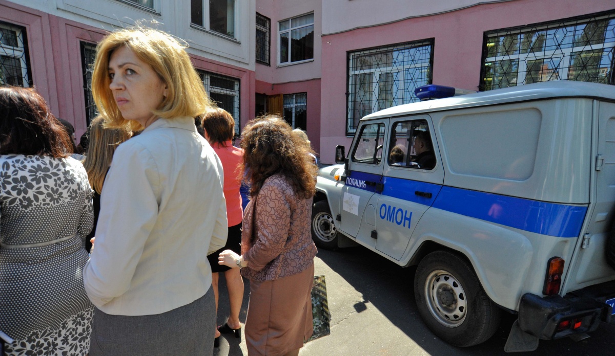 Гимназию им. Платонова в Воронеже эвакуировали из-за найденной в стене  гранаты