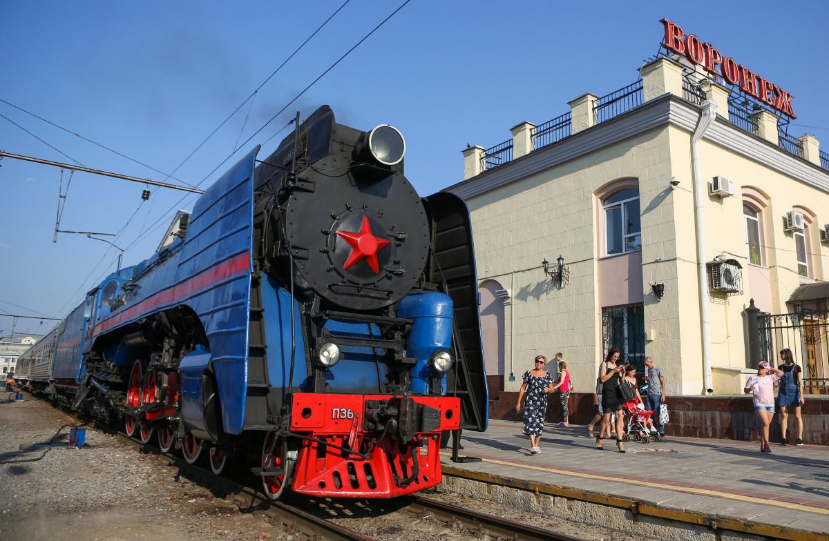 Воронежские школьники съездили на экскурсию в Москву на ретропоезде