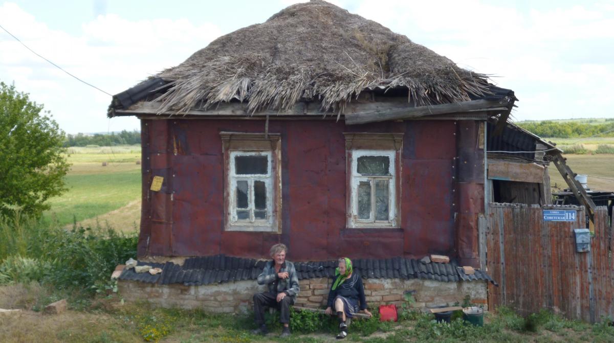 Мимо проехать не могут». Почему дом в Воронежской области удивляет водителей