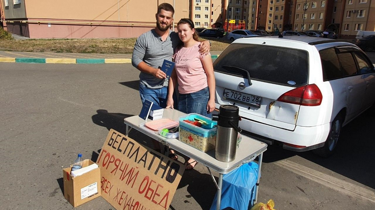 «Стараемся, чтобы было мясное». Воронежец Максим Лопатка рассказал, зачем  раздает обеды