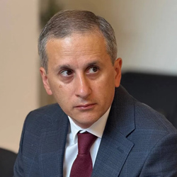 Айк Айвазян