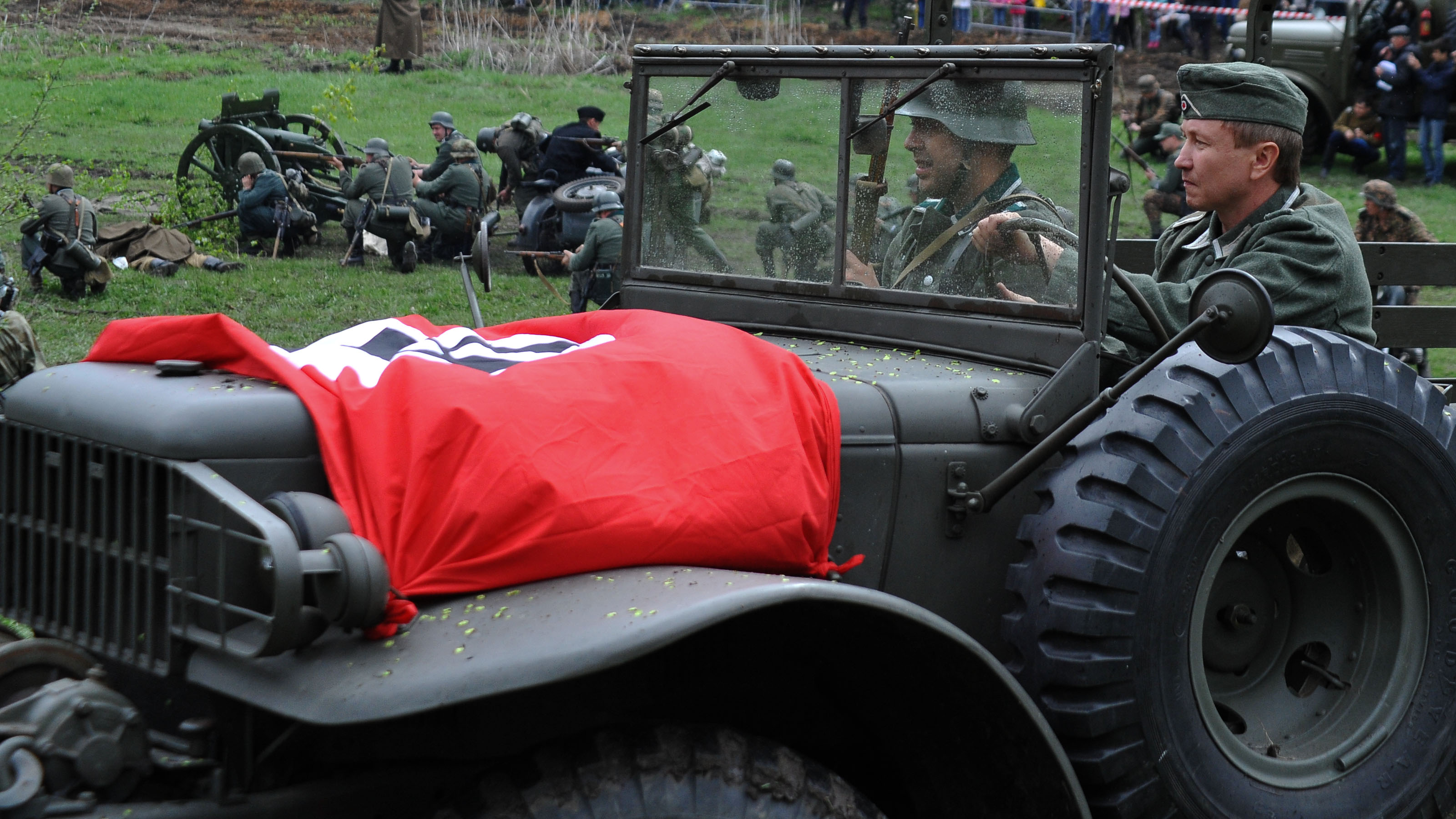 Реконструкторы воссоздали берлинский бой мая 1945 года в воронежском парке