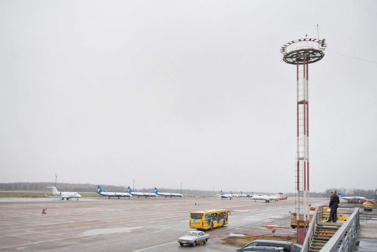 Лётчики на аэродром. Досмотр воздушных судов. 12 августа день военно-воздушных сил. Аэродром проверен. Аэродром проверен.