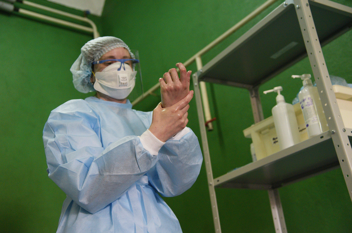 медработники ковид. доктор ковид. доктор ковид. доктор в маске. маска медицинская.