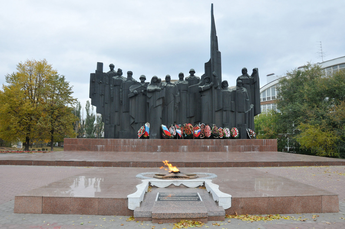 Городу посвящаем. Памятник Победы Воронеж. Площадь Победы Воронеж. Воронеж город воинской славы вечный огонь. Воронеж город воинской славы памятник.