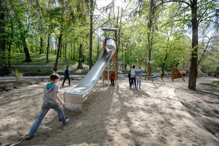В Воронежском центральном парке появились детские площадки