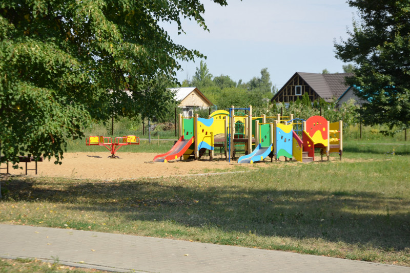 детская площадка в воронежском селе 