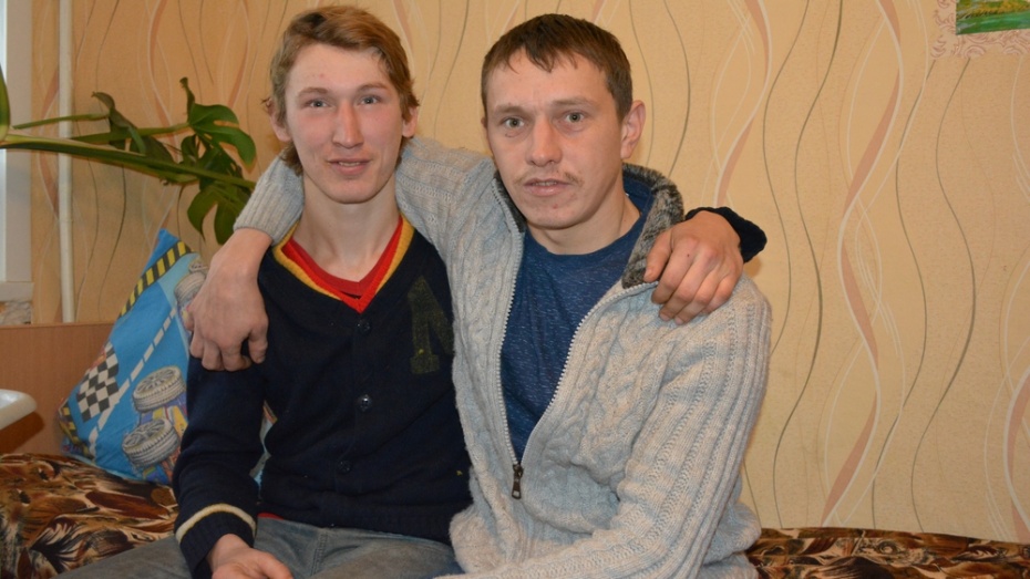 Брат николая жив. Братья из Воронежа. Младший брат Николая. Фото младшего брата.