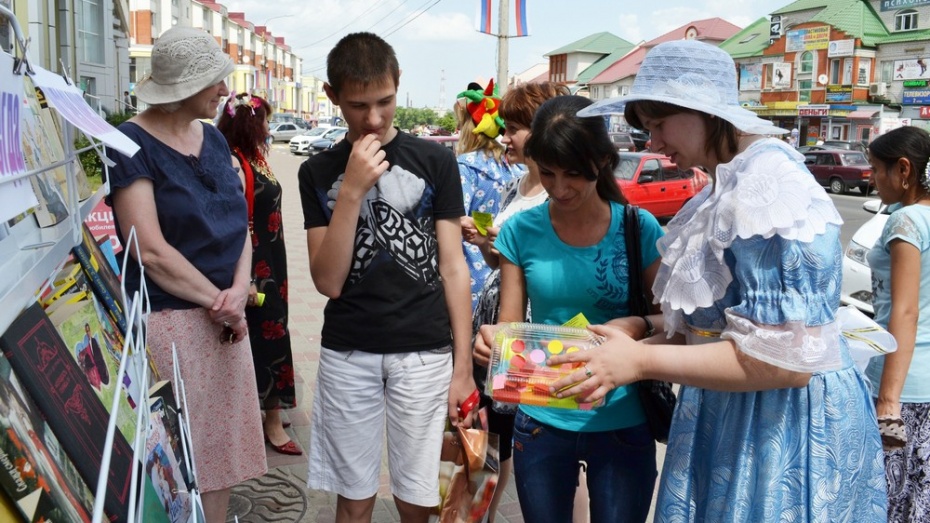 Погода в лиска на 3 дня. Библиотека Лиски. Центральная библиотека Лиски. Лиски библиотека интернат. Директор библиотеки Лиски.