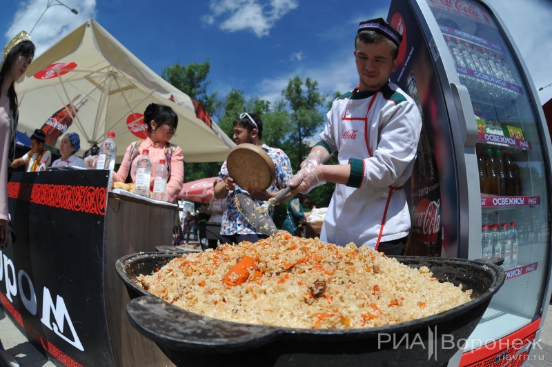 Еда воронеж. Национальная кухня «фестиваль национальной кухни». Фестивали национальной еды. Фестиваль еды Воронеж. Воронежская Национальная кухня.